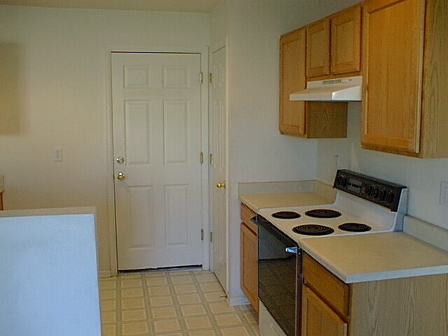 Building Photo - Spacious Two Story Home