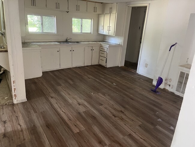 Building Photo - 319 N G St