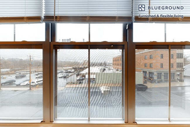 Foto del edificio - 332 Halstead Ave