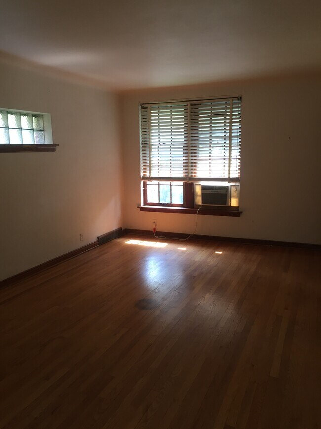 Foto del edificio - 5120 Jamieson Ave