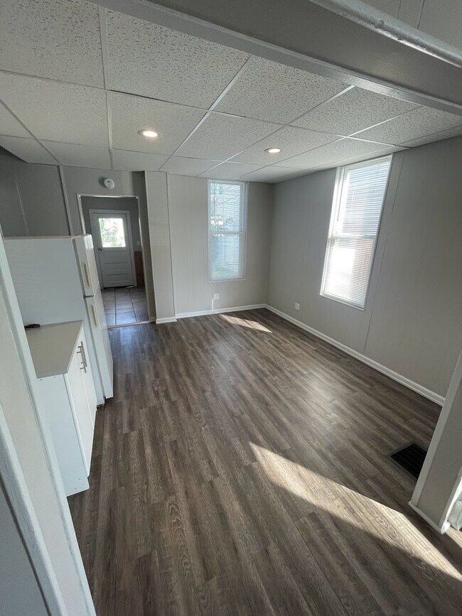 Foto del edificio - 1462-1464-1464 Logan Ave