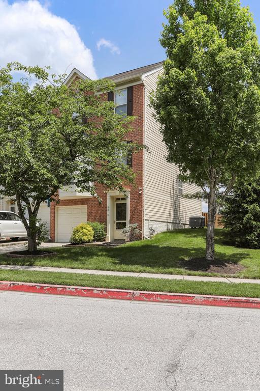 Building Photo - 8818 Papillon Dr