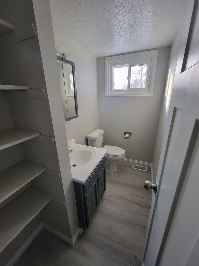Foto del edificio - 5710 N Division St
