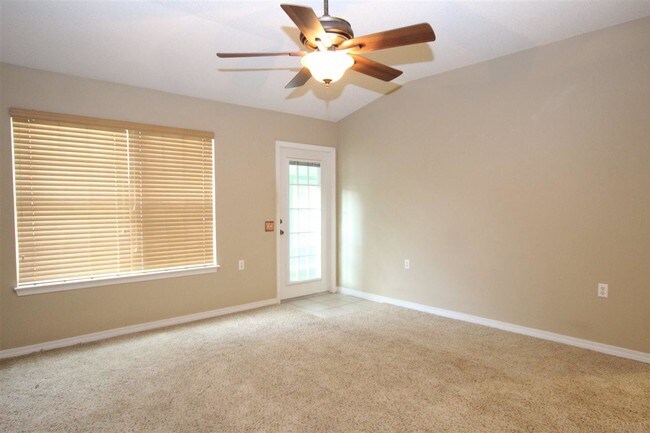 Building Photo - 701 Thornwood Pl