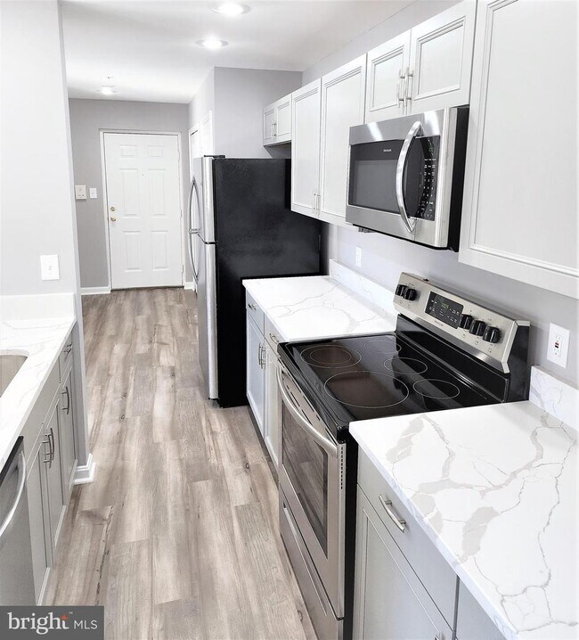 9805 Lake Point Ct Unit 302, Upper Marlboro, MD 20774 Room for Rent