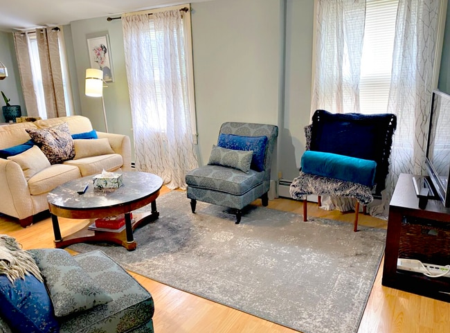 Building Photo - 619 Smith St