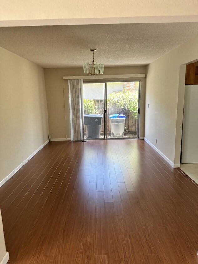 Building Photo - 800 Moraga Dr
