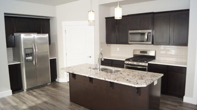 Foto del edificio - Don't Miss Out On This Five Mile Area 3 Be...