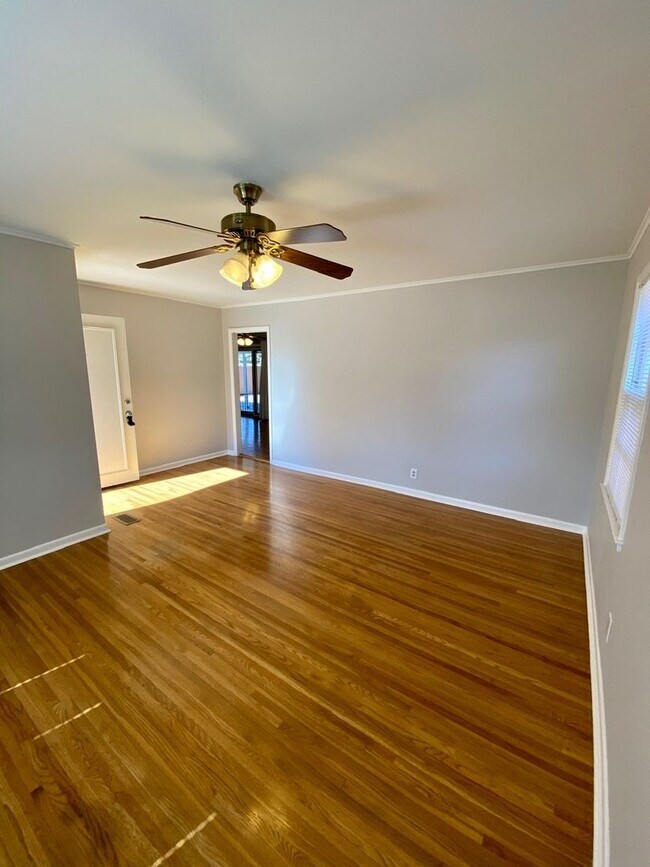 Building Photo - Updated & Renovated in Midtown! 3 Bedrooms...