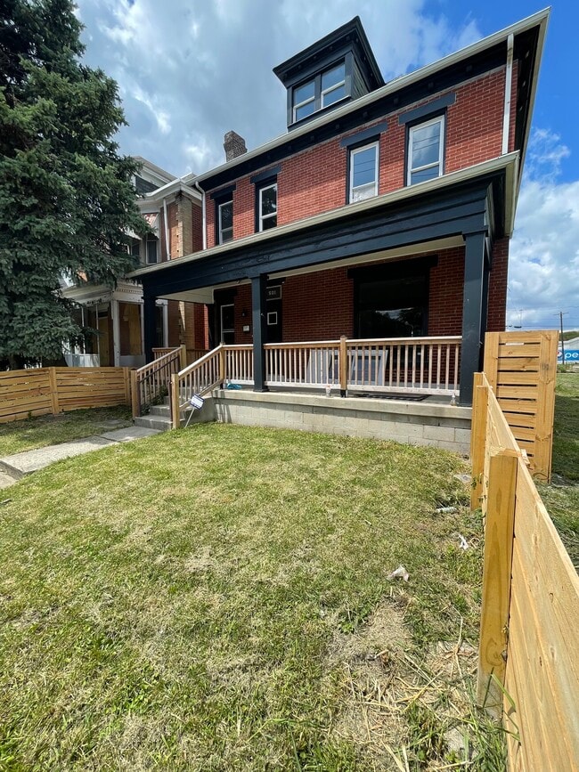 Building Photo - 501 Saint Clair Ave