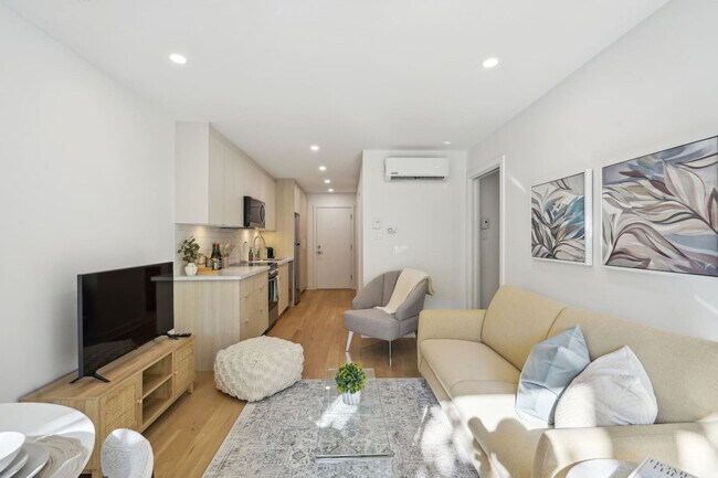 Building Photo - 2110 Rue Bercy