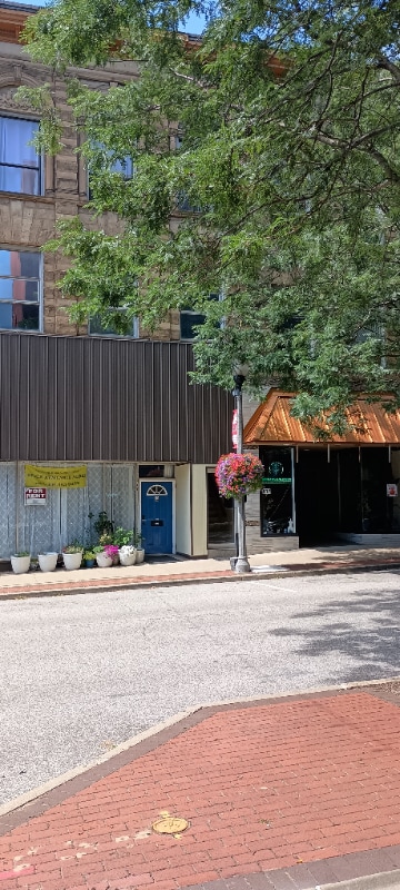 Building Photo - 617 Market St