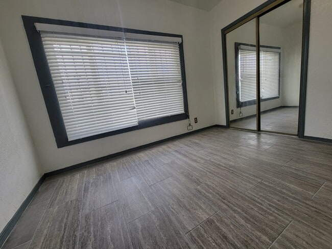 Foto del edificio - 1315 W 101st St