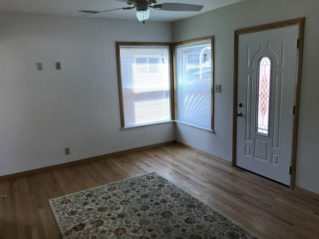 Living Room - 4375 Overland Ave