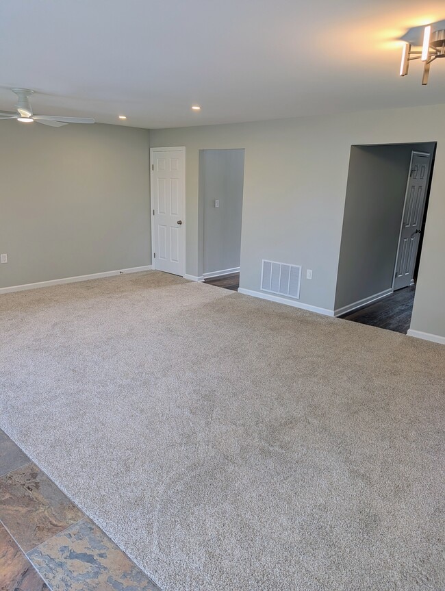 Building Photo - 105 Devonshire Ct