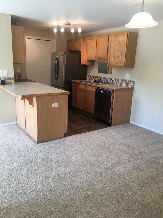 Foto del edificio - 11915 Roseberg Avenue South, Unit 310