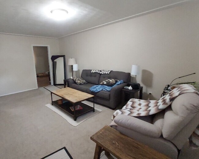 Foto del edificio - 2 Bedroom 1.5 Bathroom duplex in Hudson