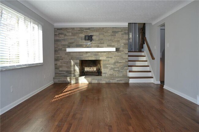 Building Photo - 3339 Woodland Dr