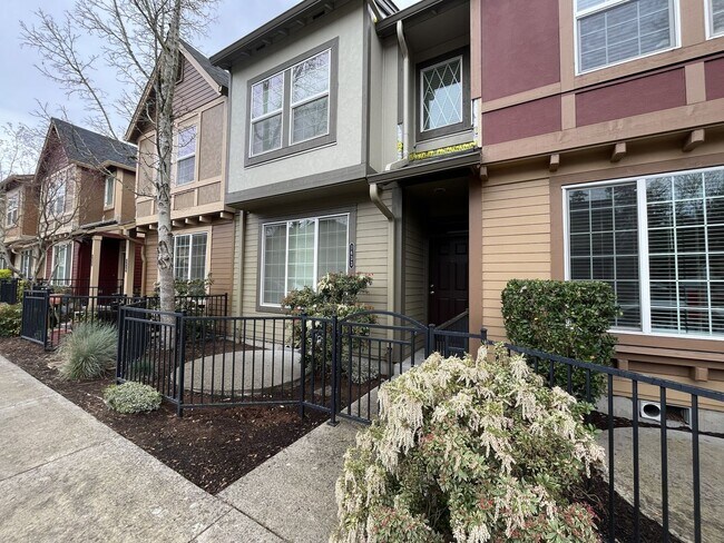 Building Photo - Lovely 2 Bed, 2.5 Bath home in Beaverton's Arbor Station Neighborhood, NEW PAINT .