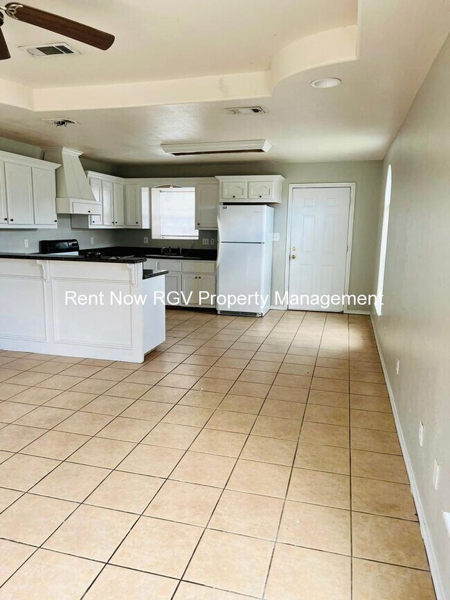 Building Photo - 1608 W Portales Dr