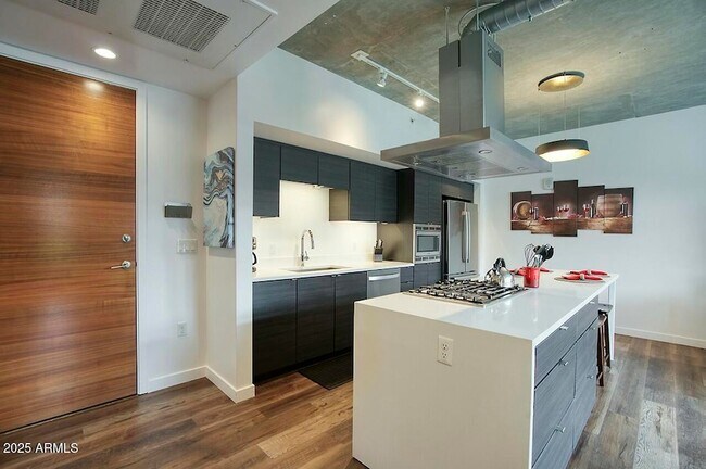 Foto del edificio - 100 W Portland St