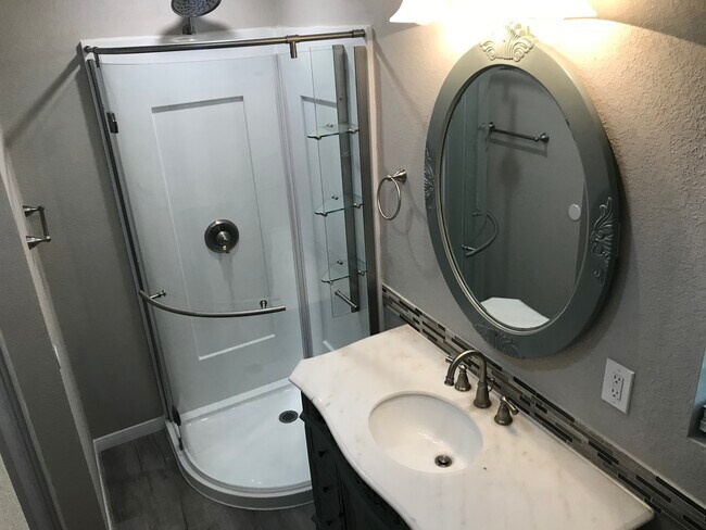 Foto del edificio - 1126 W Woodard St