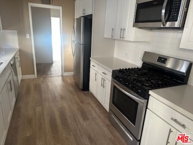 Foto del edificio - 5832 S Sherbourne Dr