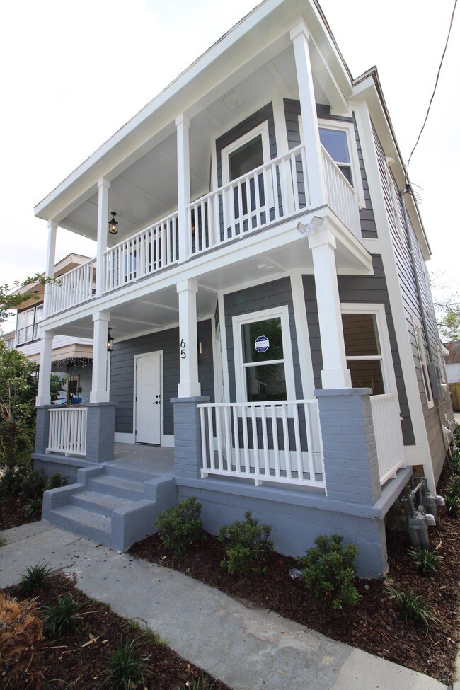 Building Photo - Renovated Duplex! : Price Reduced!