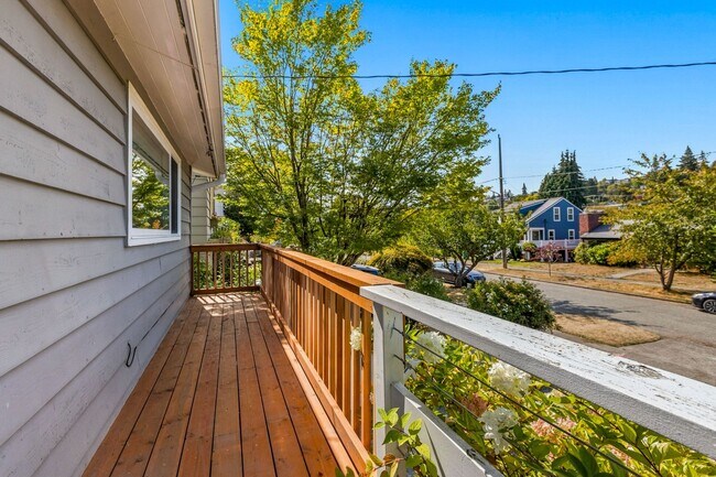 Foto del edificio - 3616 33rd Ave W