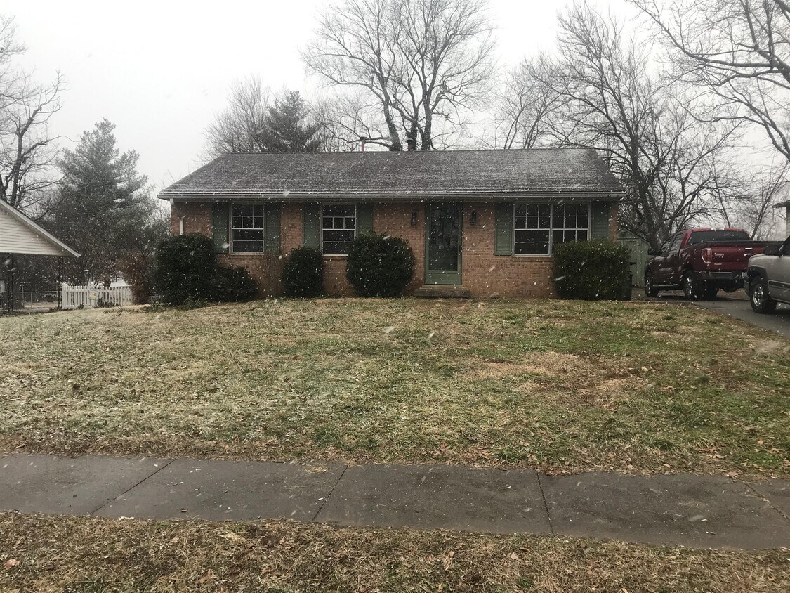 Primary Photo - 106 Barberry Ln