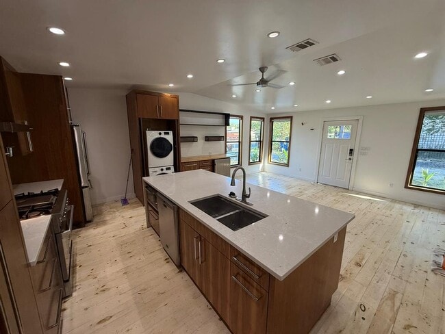 Foto del edificio - 5411 Manor Rd