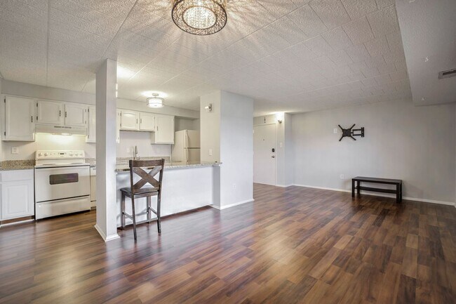 Foto del edificio - 997-C HEATHER RIDGE DR, 3C