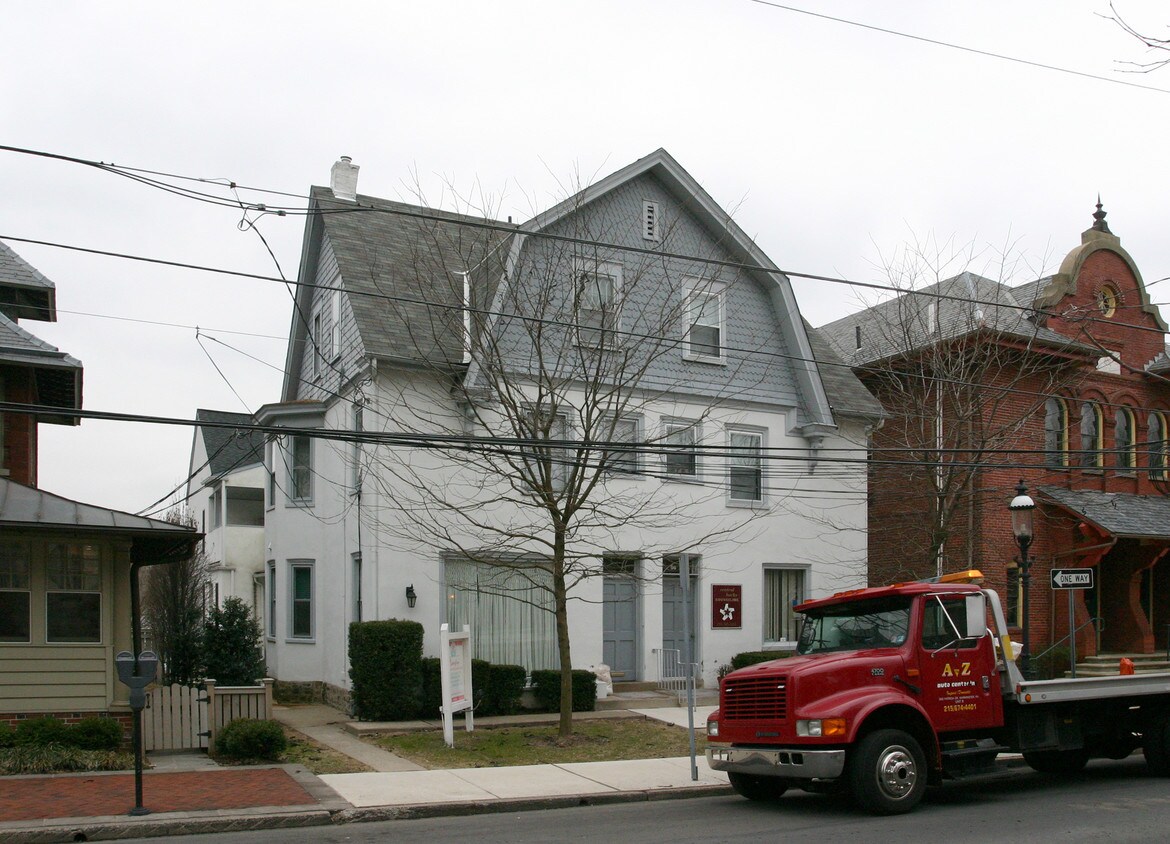 Foto principal - 56 - 58 E Oakland Ave