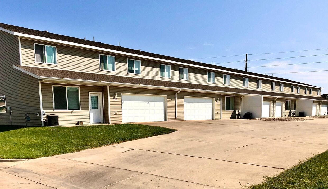 1632 35th Ave SE Unit Condo, Minot, ND 58701 Room for Rent in Minot