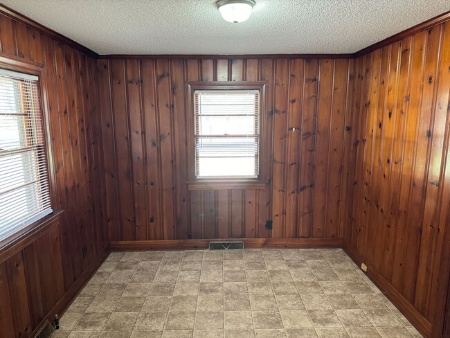 Building Photo - 3 Bedroom Brick House
