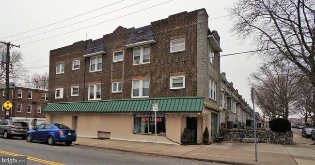 Building Photo - 3258 Wellington St