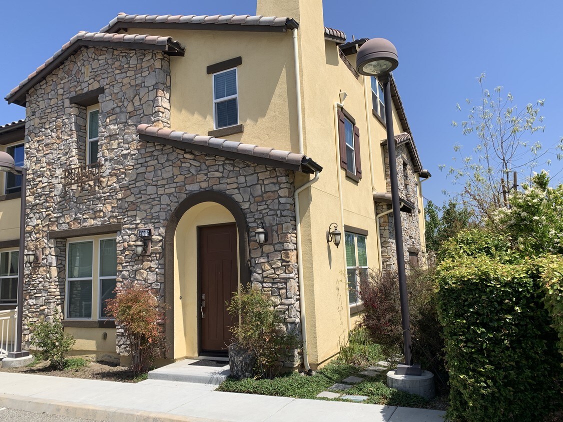 4377 Green Pasture Ln, Simi Valley, CA 93063 Townhome Rentals in Simi Valley CA