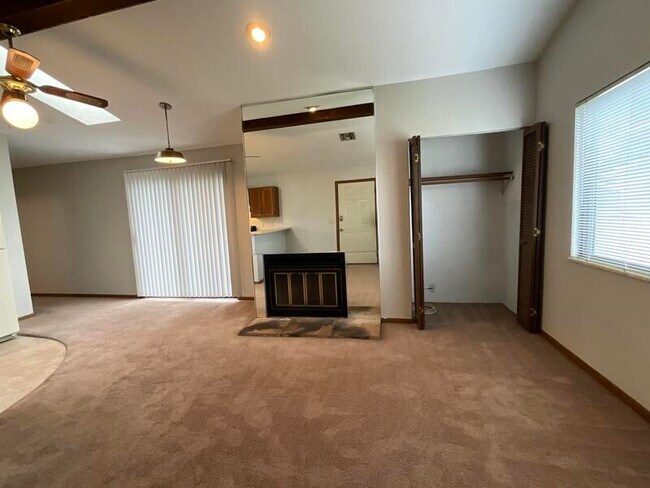 Building Photo - 218 Eagle Ridge