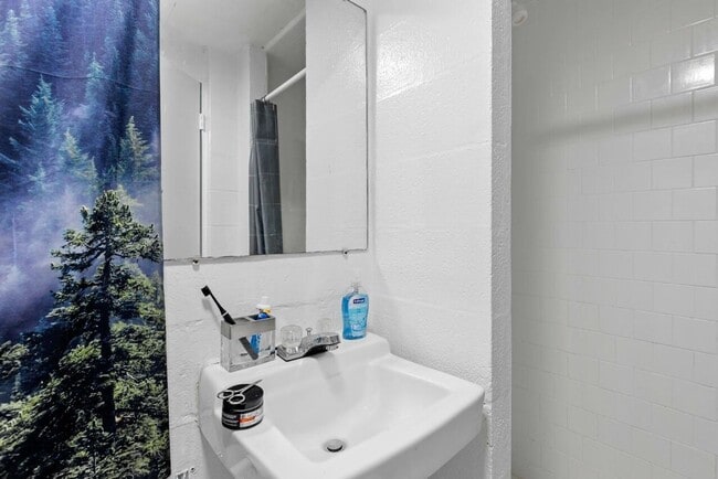 Building Photo - 243 S Lipona Rd