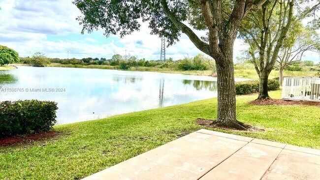 Foto del edificio - 677 NW 170th Terrace