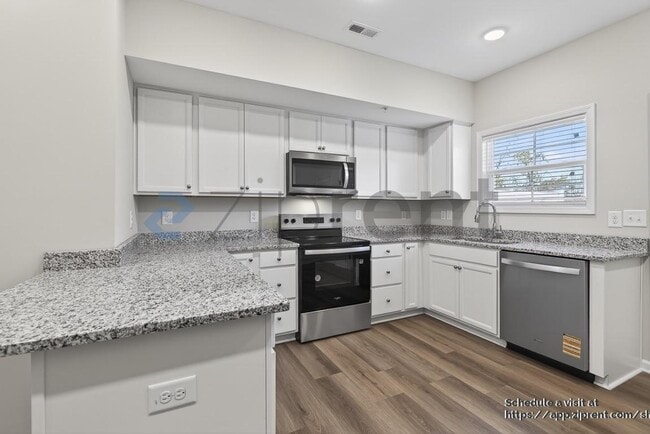 Building Photo - 1511 Fort Bragg Rd