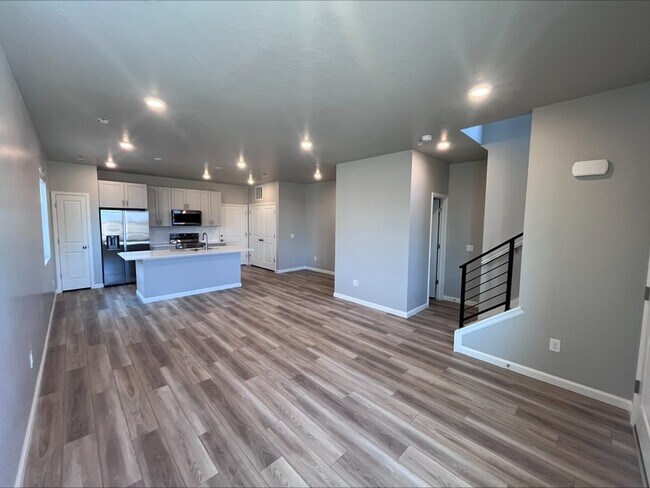 Foto del edificio - 213 N Riverside Dr