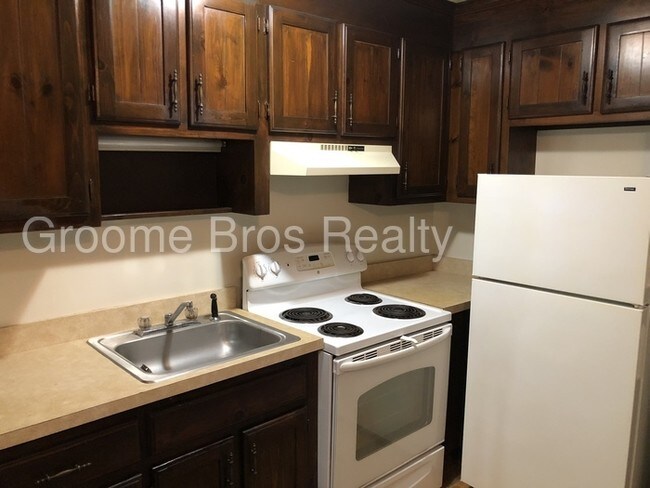Building Photo - Newbridge Square Apartment