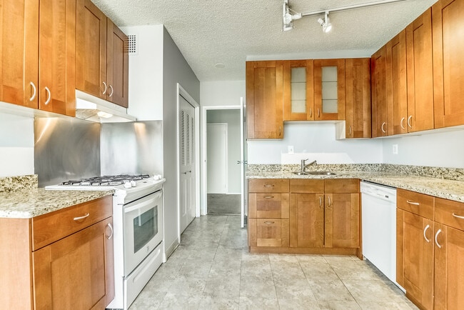 Foto del edificio - 4141 Henderson Rd