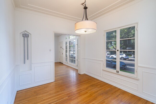 Foto del edificio - 648 Burnside Ave