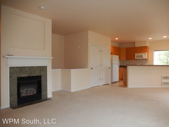 Building Photo - 4818 Davis Pl S