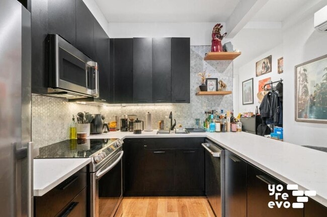 Building Photo - 2 bedroom in Brooklyn NY 11216