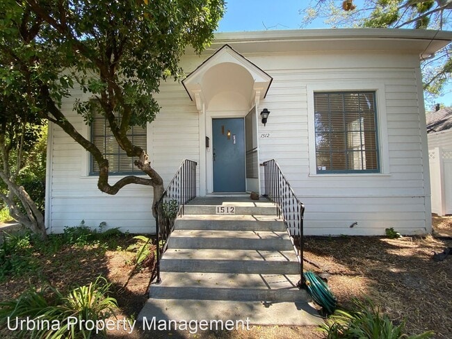 Building Photo - 2 br, 1.5 bath House - 1512 Fair Oaks Court