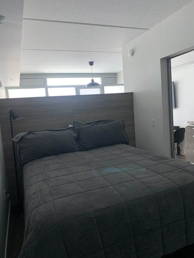 Queen bed - 257 Hemlock St