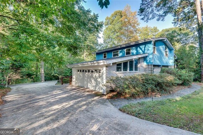Building Photo - 2078 Chrysler Dr NE